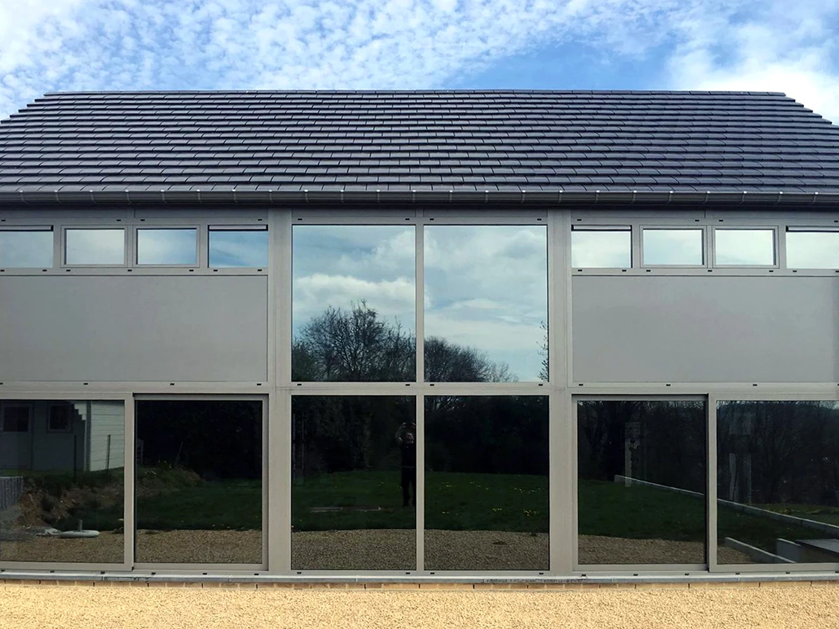 Même façade avec le film Ultravision — effet miroir